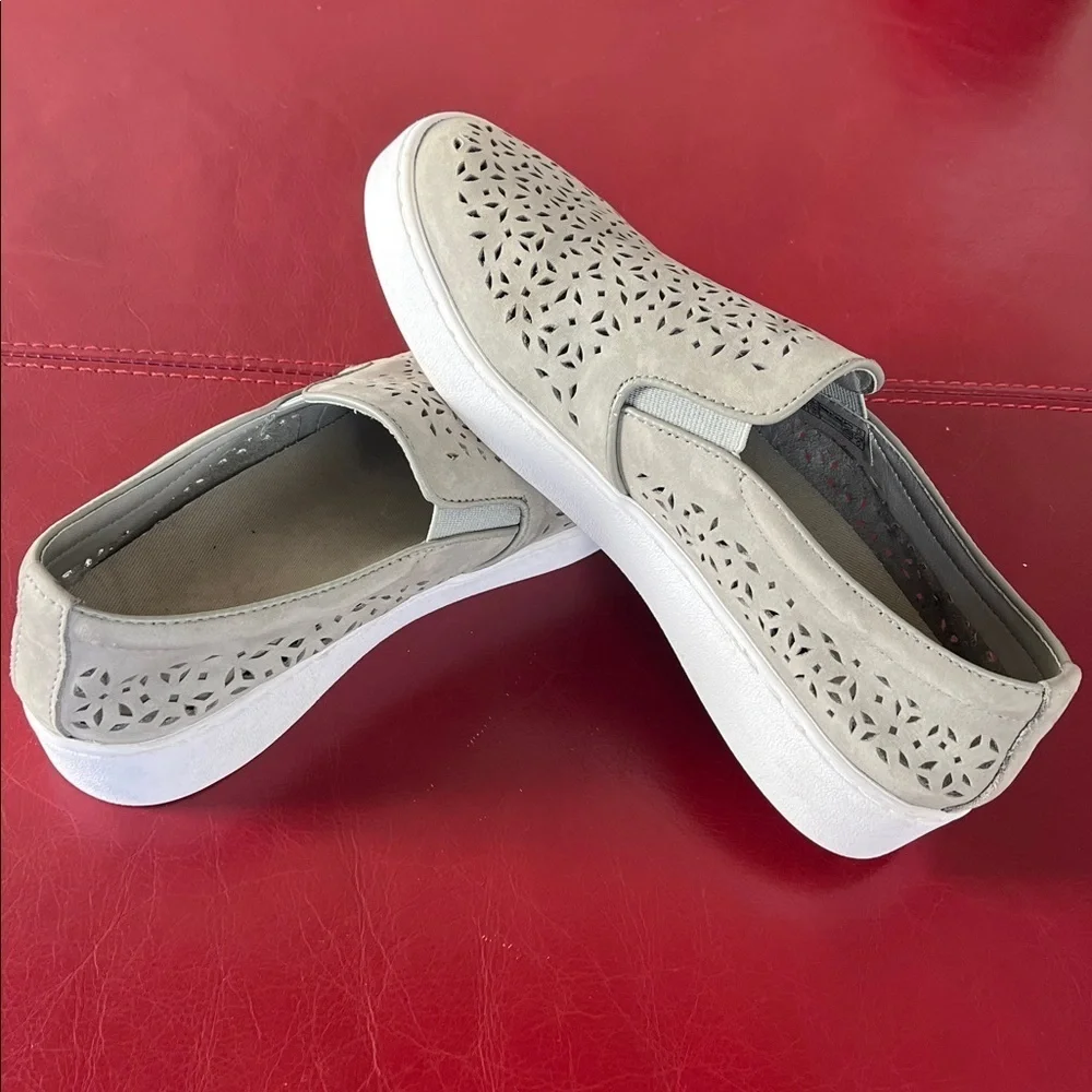 Vionic Kani Women's Size 7 Gray Grey Beige Leather Slip On Shoe Sneaker